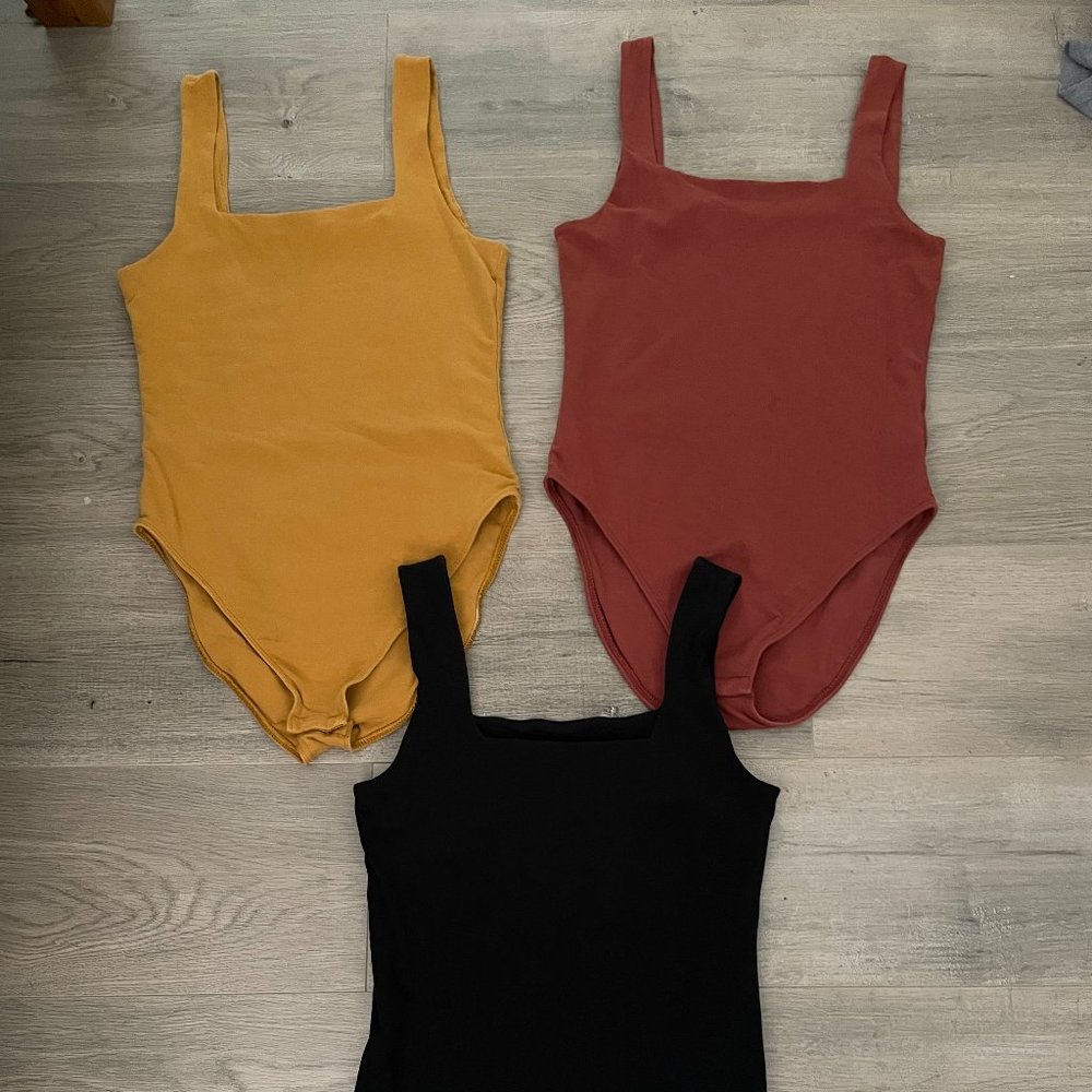 3 Fitted Sleeveless Square in Size Small
